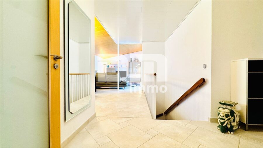 (R)eserviert! Altengerechter gepflegter Bungalow mit Gartenbereich, Terrasse, Garage - Offener Flur / Dielenbereich